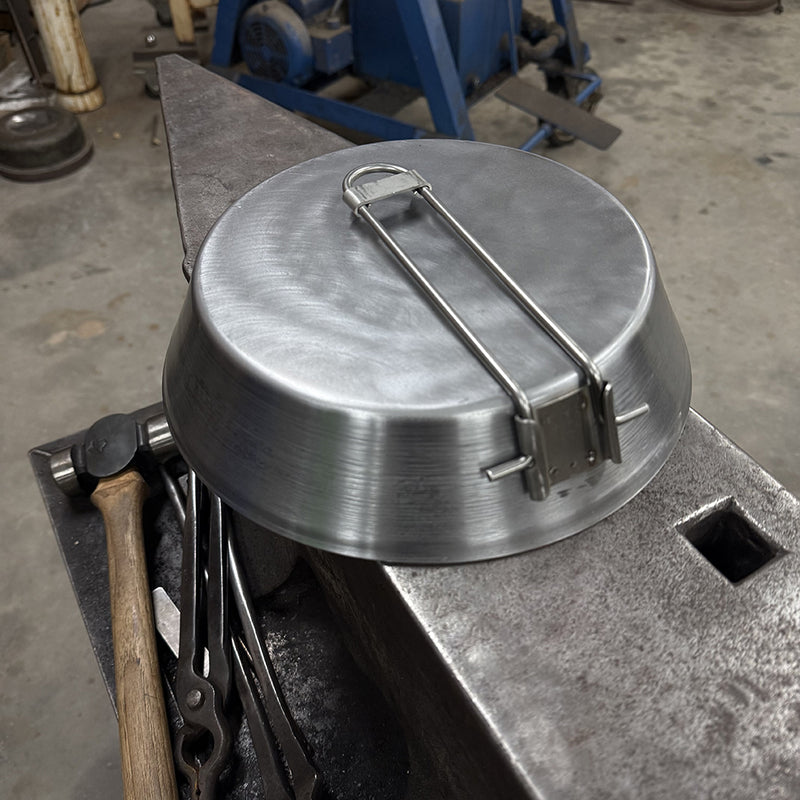 The 1920's Style Folding camp Skillet Deep 10" version with Lid