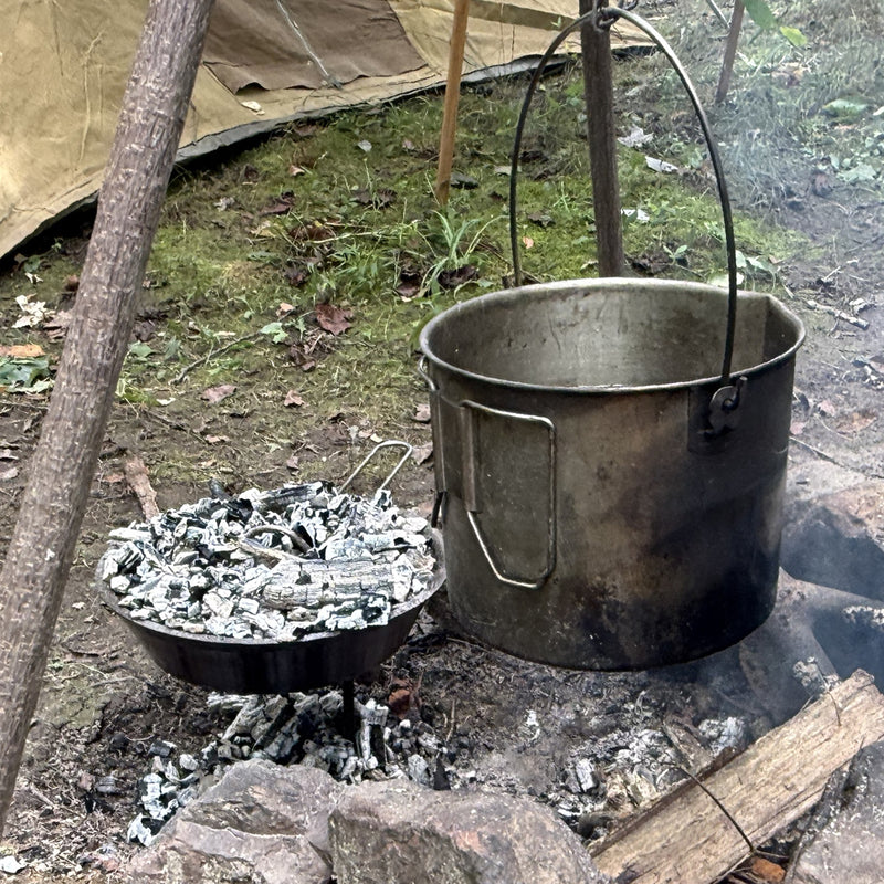The 1920's Style Folding camp Skillet Deep 10" version with Lid
