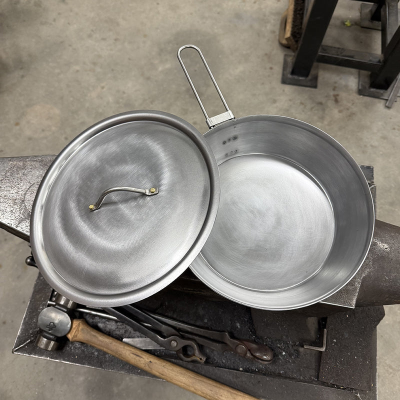 The 1920's Style Folding camp Skillet Deep 10" version with Lid
