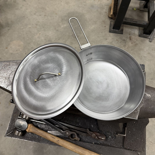 The 1920's Style Folding camp Skillet Deep 10" version with Lid