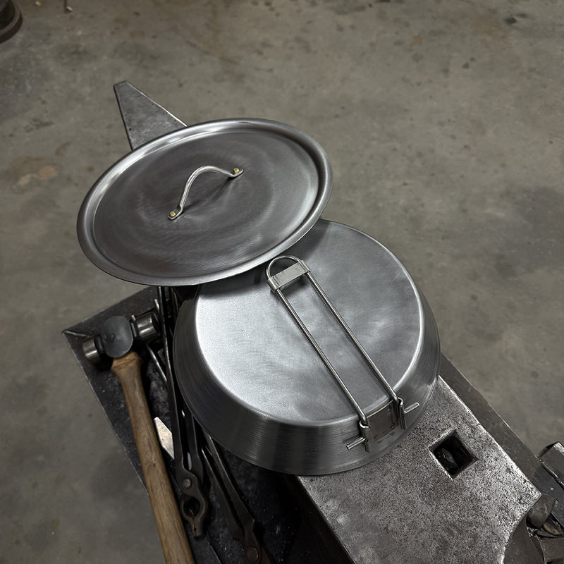 The 1920's Style Folding camp Skillet Deep 10" version with Lid

