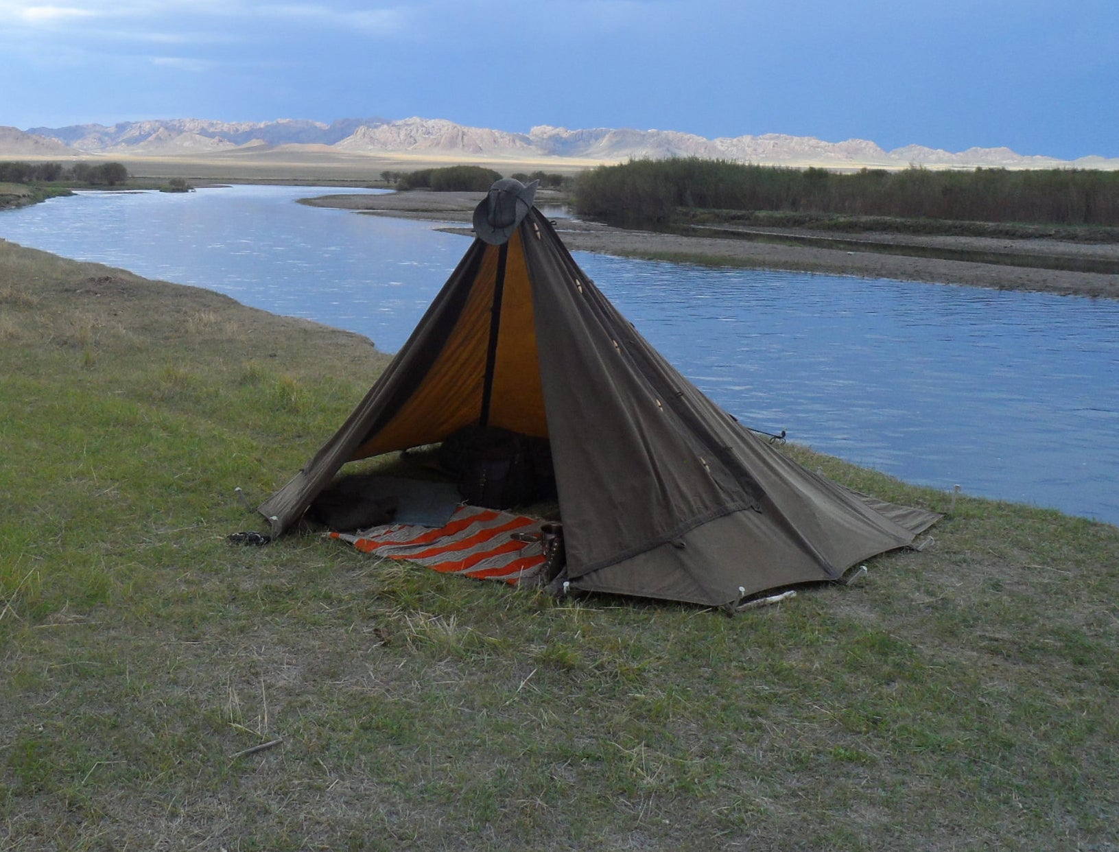 pathfinder nylon tarp Scout by Tentsmiths Color:Tangelo Nordisk Kari 41 - Diamondback outs providing the means